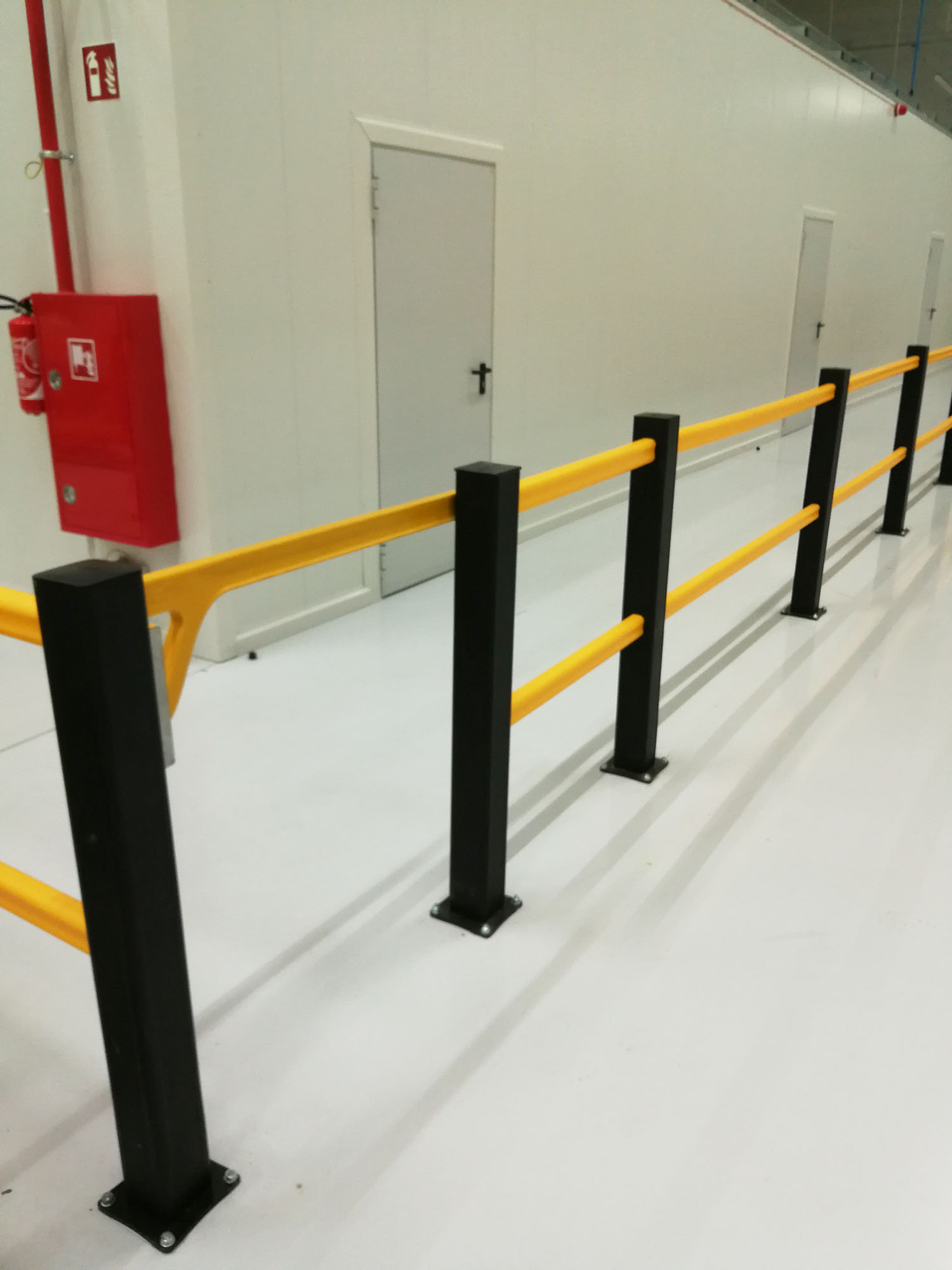Safety bars on gate systems